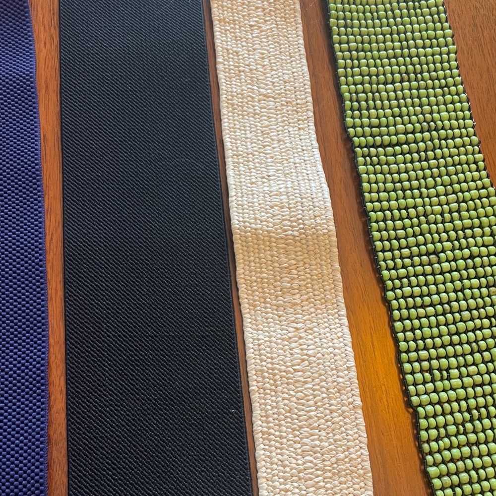 Lots of stretchy belts! - Picture 4 of 6